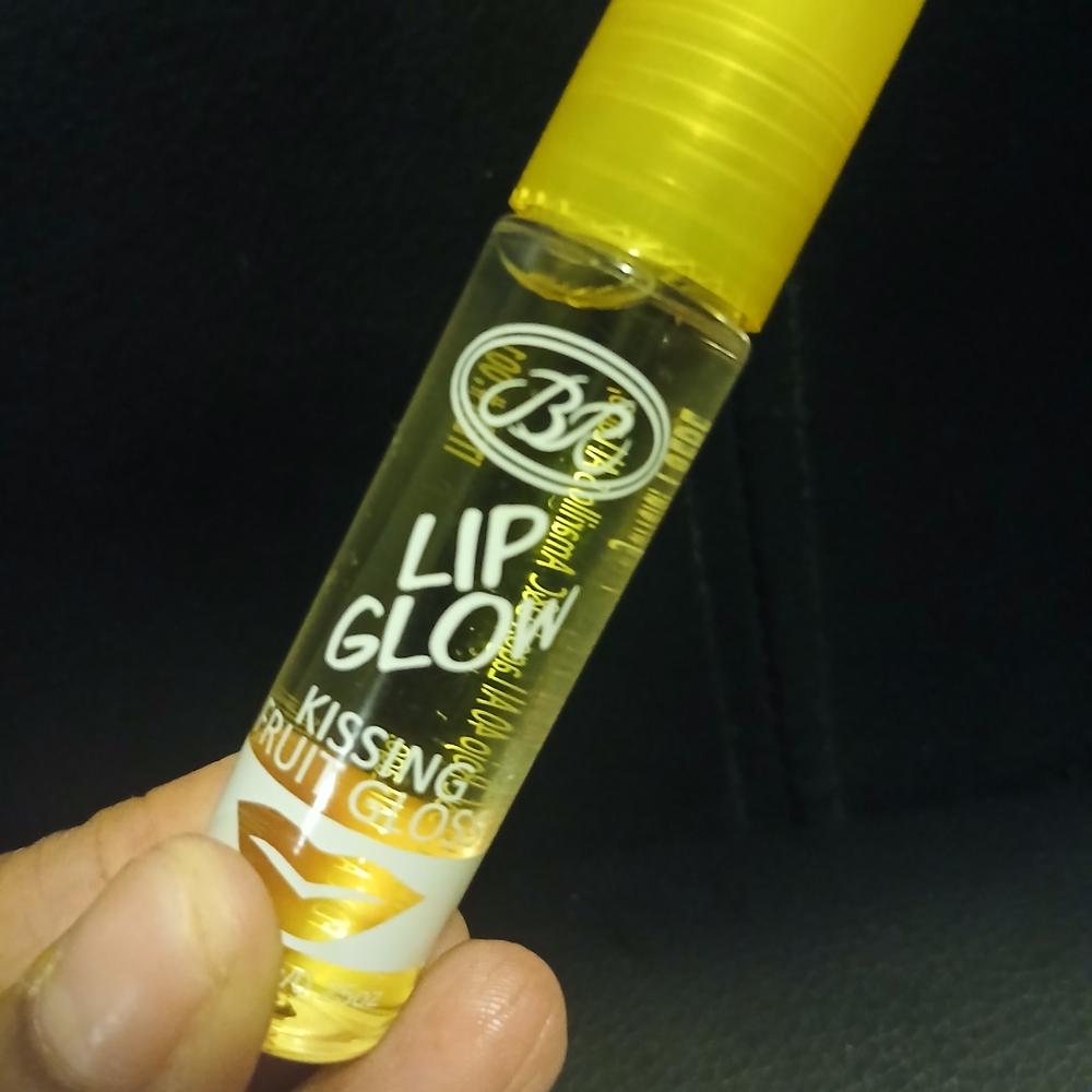 Kiss Lip Glow Kissing Fruit Gloss - Vibrant Yellow